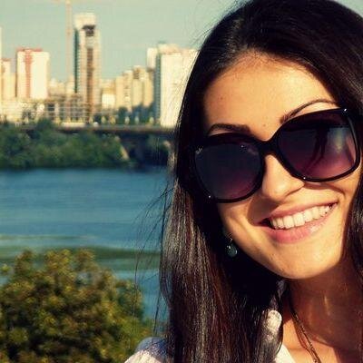 Здравствуйте. Нравится общаться на разные темы. Хочу жить свободно. Я коммуникабельная в жизни.