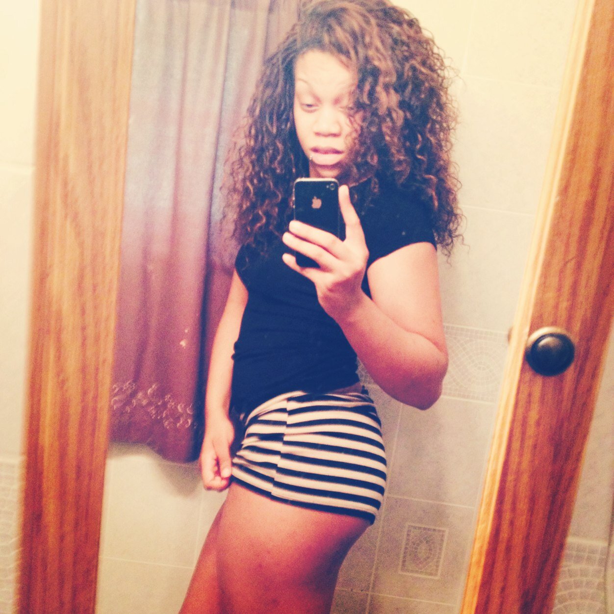 ***Im pretty...but not beautiful..i sin but im not the devil..im good but not an angel..-Marilyn Monroe **Im taken by the best n its gne stay that way