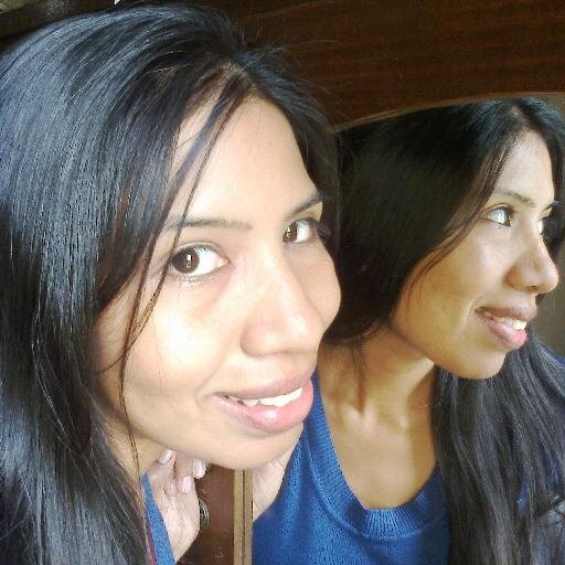 Vivir con alegría no puede menos que agregar vida a los años. =)