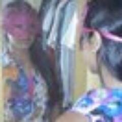 universitaria & Bailarina.. Me gusta la música y  no me gusta la hipocresías.. & me dicen Ta*-*.   Estudio: UC