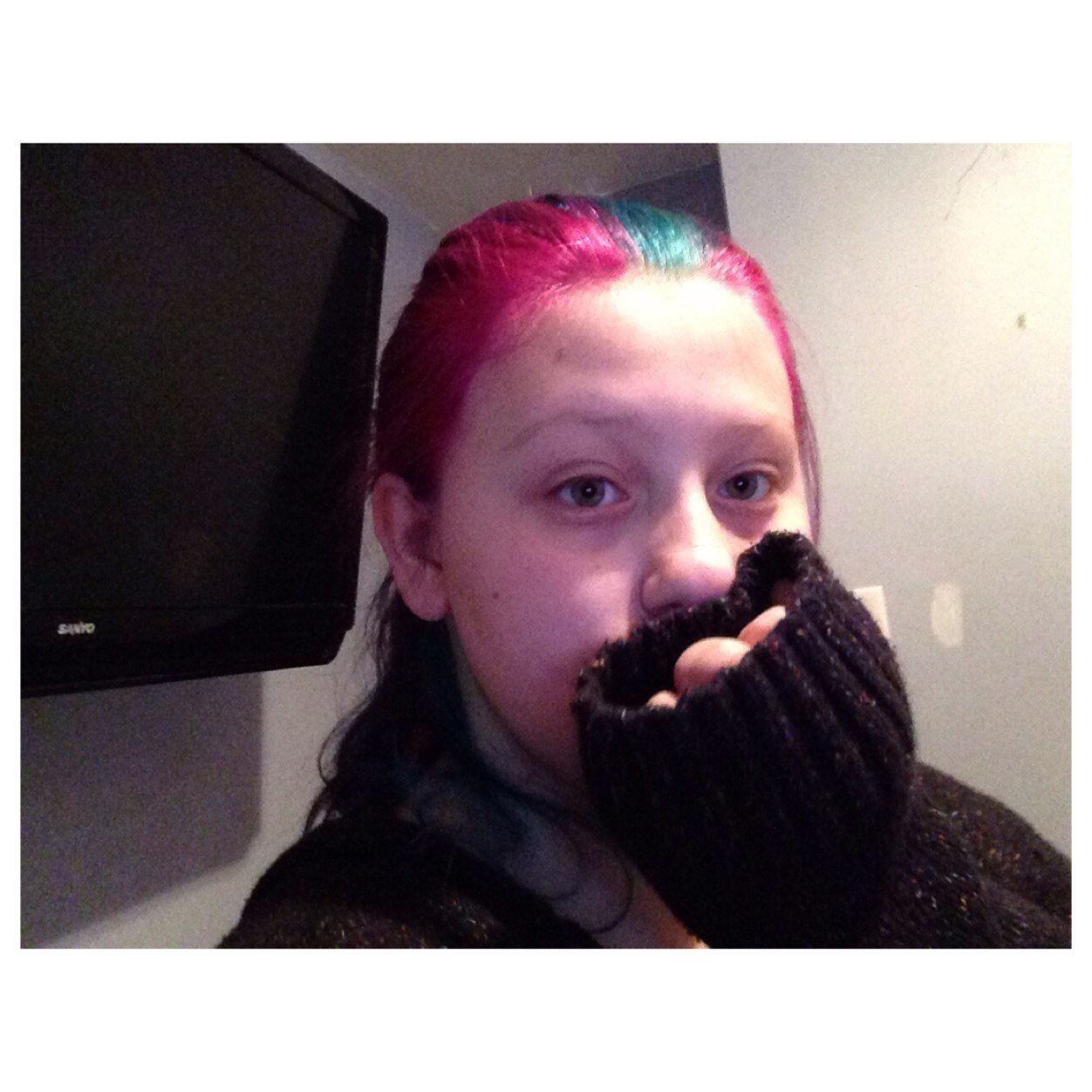 Loves: Billie Holiday, Jojo, Niall Horan, Music. 1D is my world. Don't know what I would do without them. I also RP and write fan fictions!