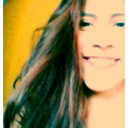#Nunca dejes desaparecer la sonrisa de tus labios                  aunque tu corazón llore.
