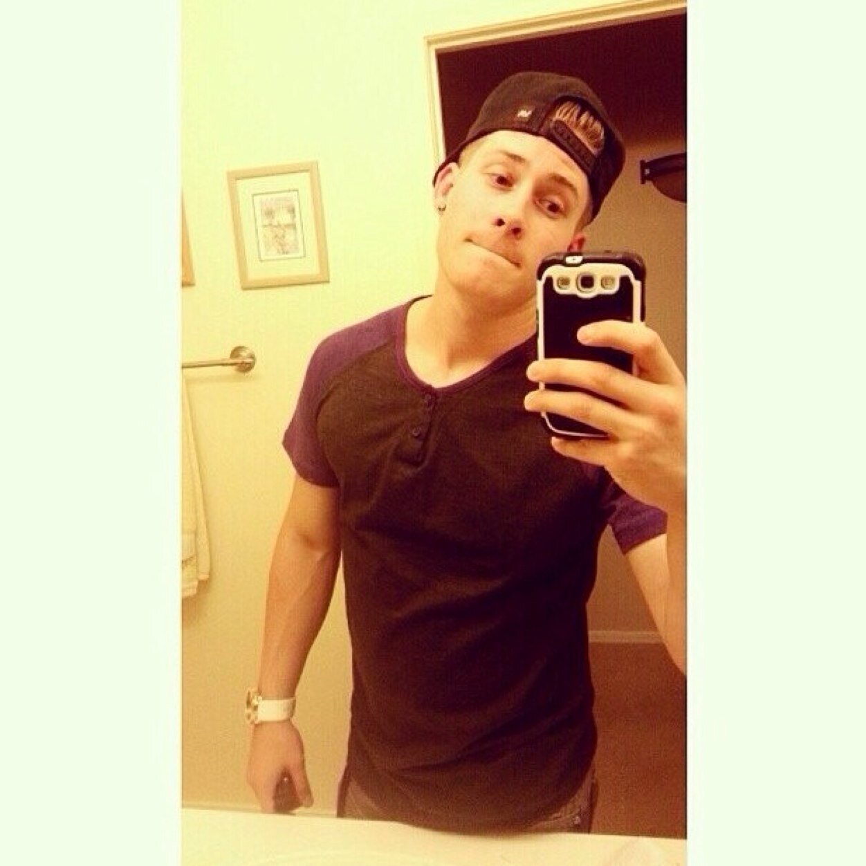 The name is carter im 20 yrs old. I currently live in dallas,tx if you follow me i promise you wont be disappointed(;