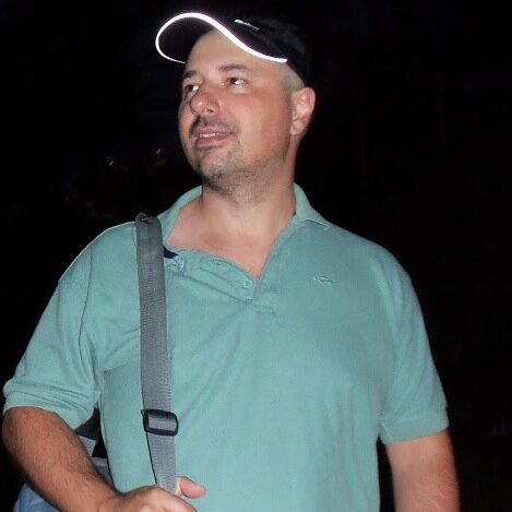 TIC . Defensor del software libre (cofundador de UbuntuUY) De peñarol y lo más importante, casado, padre de 3 hijos fantásticos.