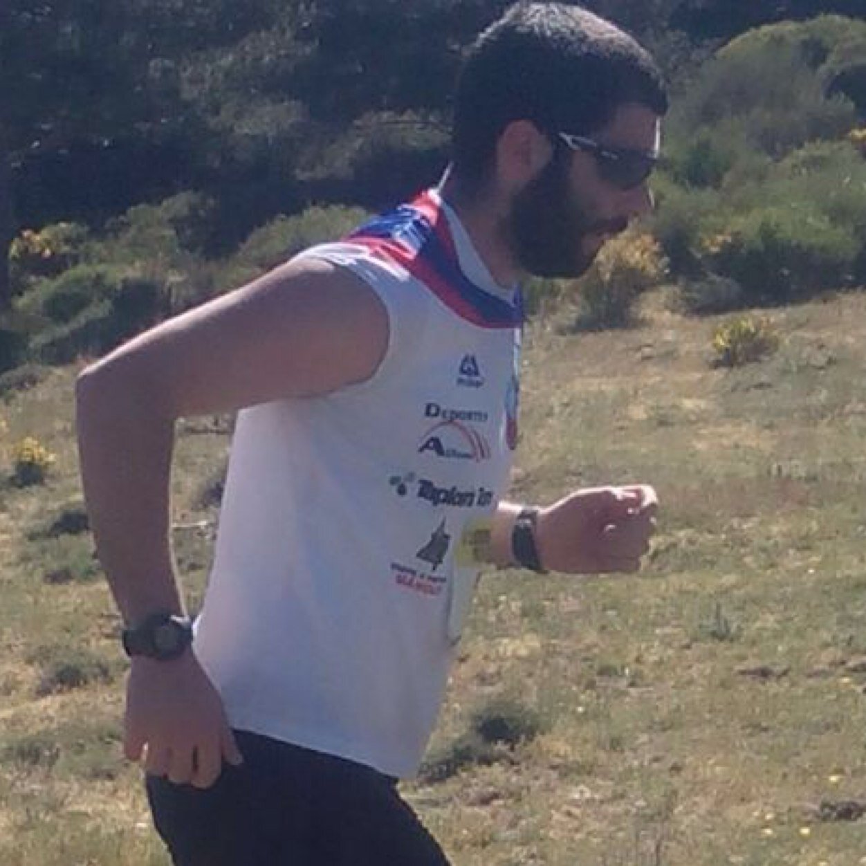 Graduado en CAFYD, montañero y en ocasiones corredor de montaña. Amante del deporte. Apasionado de la Semana Santa