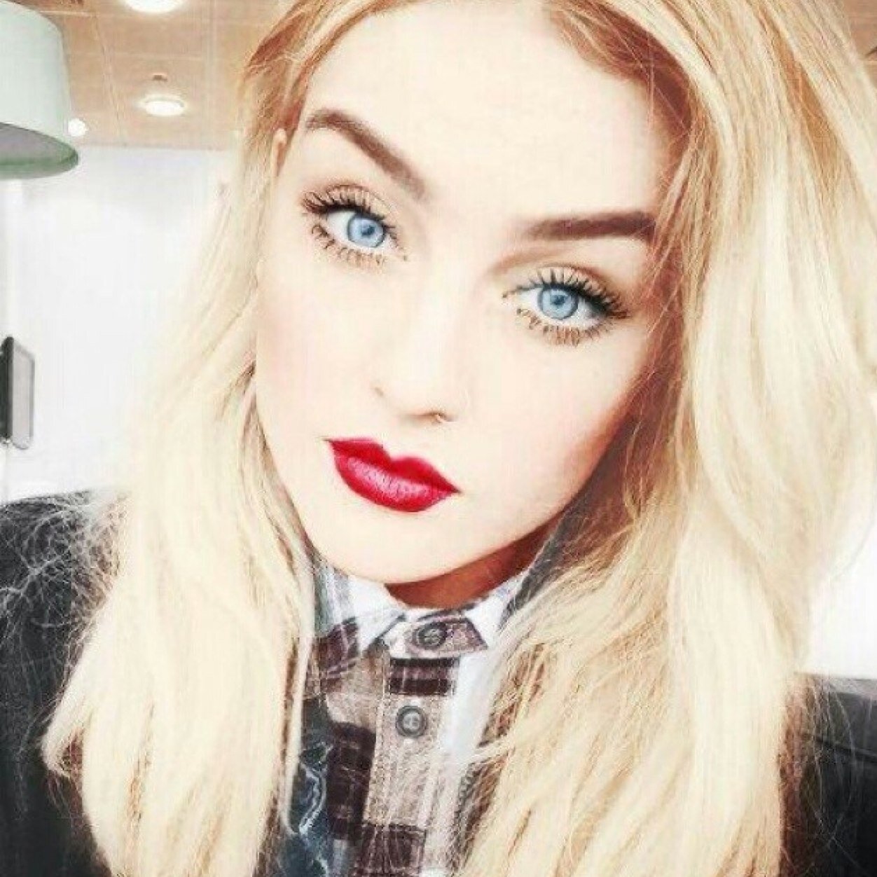 follow @analfistmeatsix and @stylinsonbliss xox