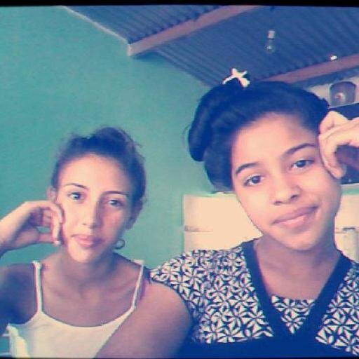 Me llamo camila tengo 13 años me gusta tocar la Gutarra y soy Directioner Del alma