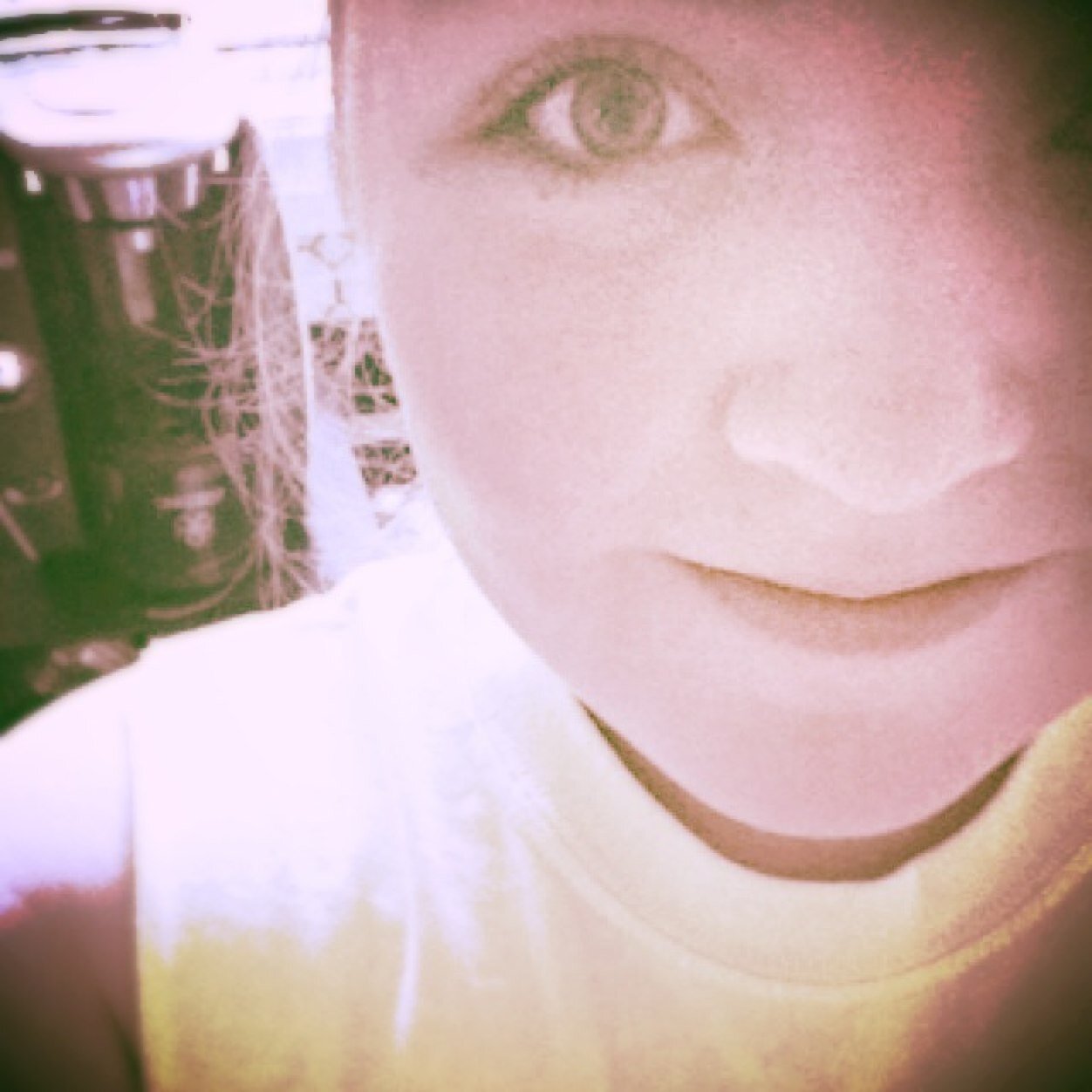 just a Canadian girl :)   I love o2l! please follow :)
