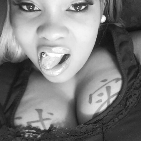 What you see is what you get.Solo Dolo.22 years young.Now be nosey at your own risk