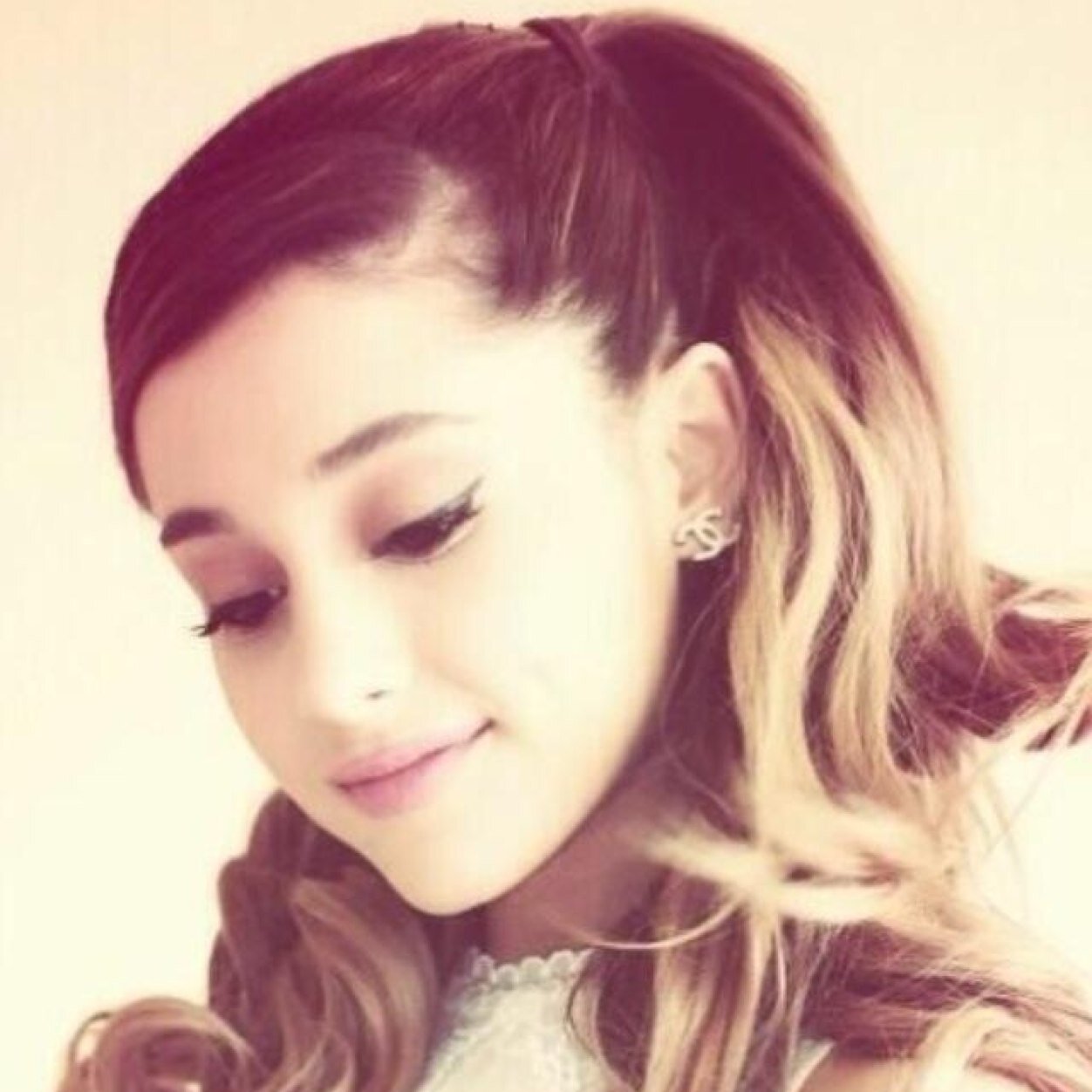 Hi  this is a free follow so { follow @craycray4ariana}