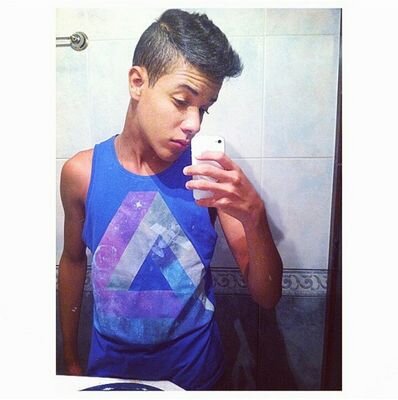 ~ Não viva para que a sua presença seja notada, mas para que a sua falta seja sentida.~ Bob Marley ✌ ' rs