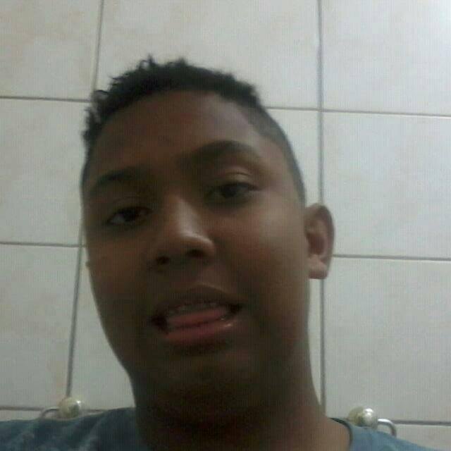 Gosto de video-game, pizza e estar com meus colegas. Principalmente de Deus e da minha familia.