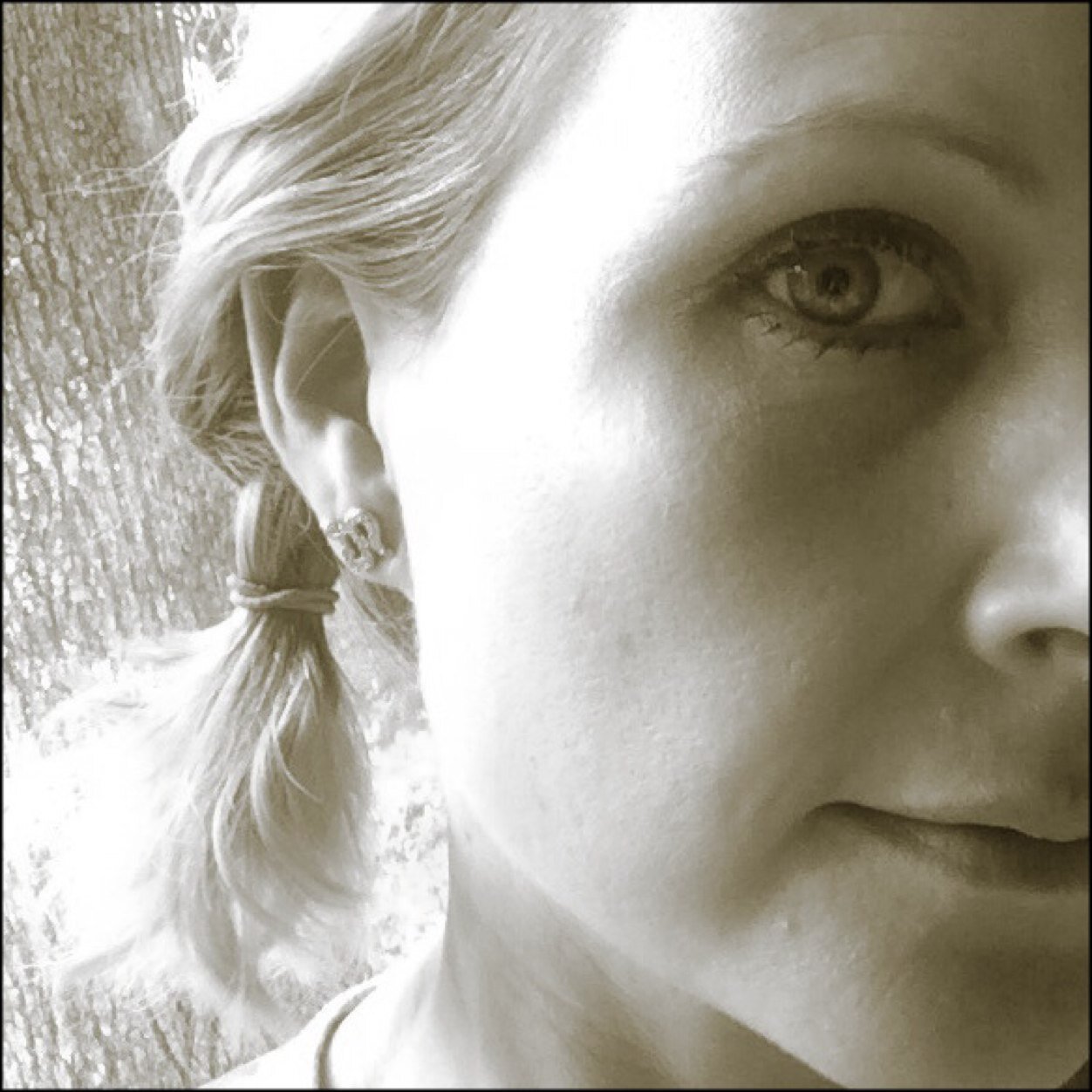 jaeartworks's profile picture. julie hernandez is an artist and teacher in north texas.