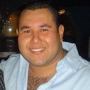 La vida es corta. Sonríe a quien llora, ignora a quien te critica y sé feliz con quien te importa ...