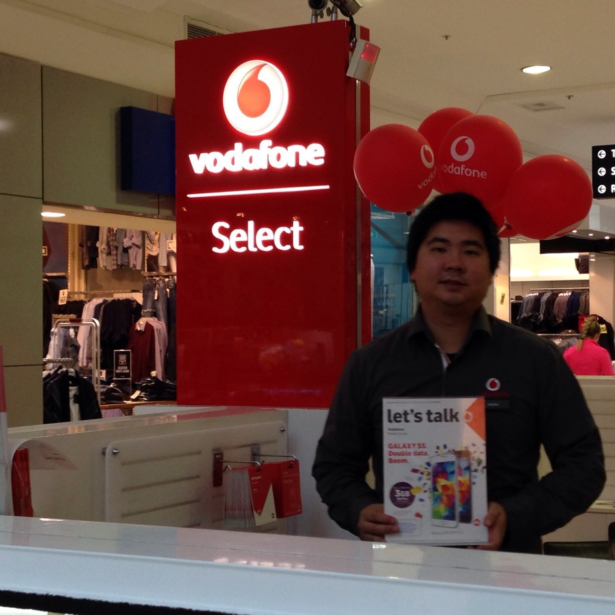 Want to get latest mobile with Vodafone and shop #WestfieldGardenCity? We give extra bonus freebies when you sign new 24 month contract! This include upgrades!