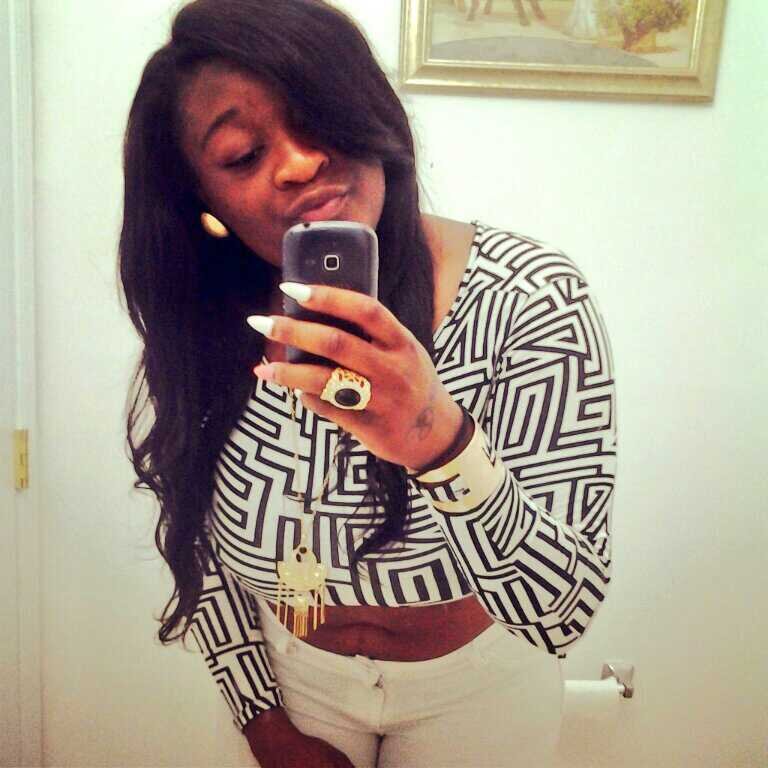#senior2O14 #symmoneOLIVIA #musiccLOVER #followwmyyytwifeyy/BM @Neisha2times ♡♥♥
