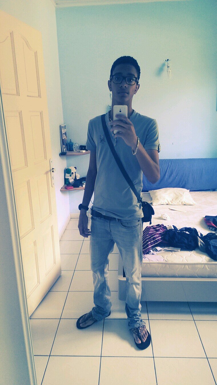 Nicolas . Pren la vi'a kon i ka vini. -Sassou♡⇨⇨La meilleure ♥ #TeamPSG . #TeamBARCA #Instateam #J #F #N. Follow tranquillement !
