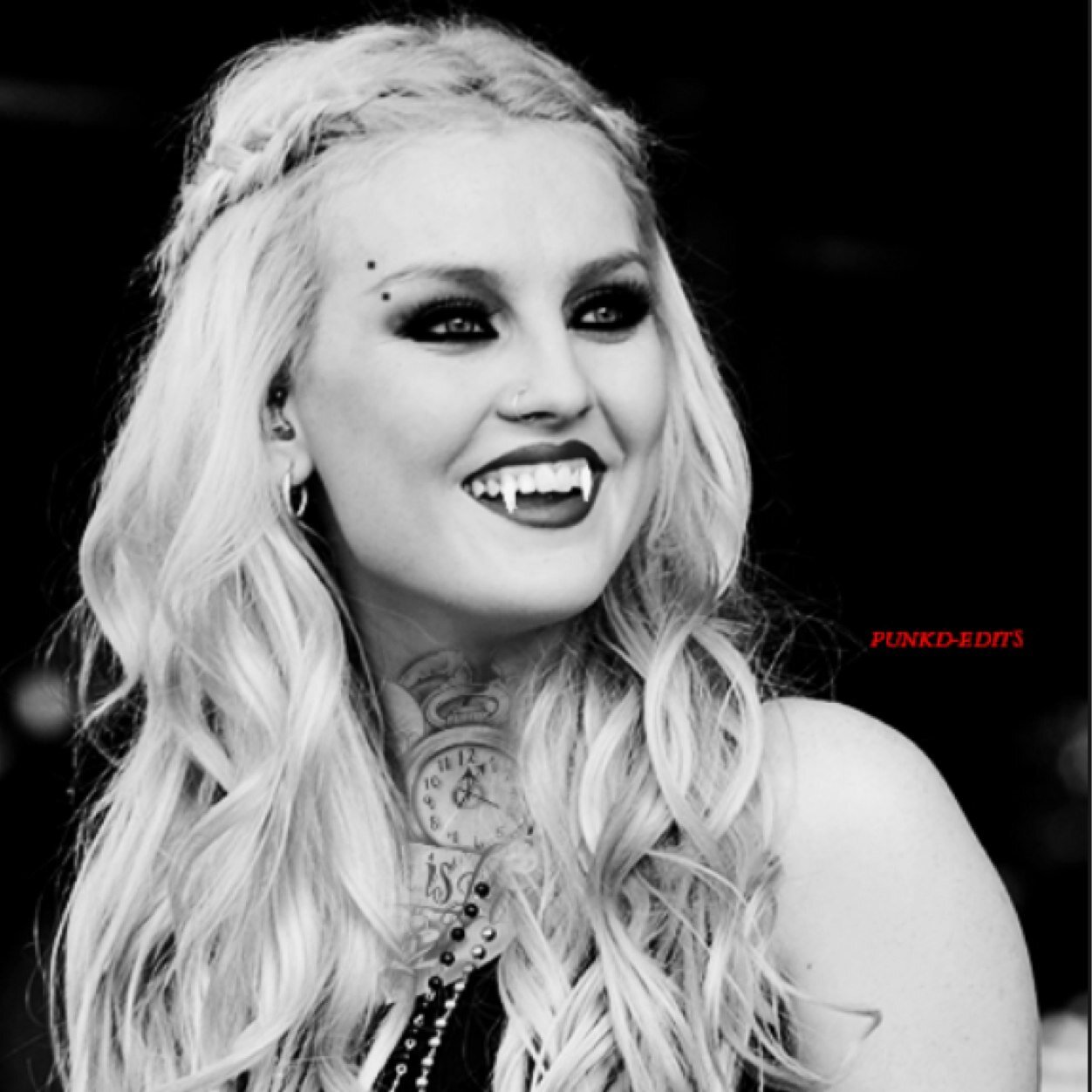 Hey. Im pezzy. Im a vampire so dont get to close