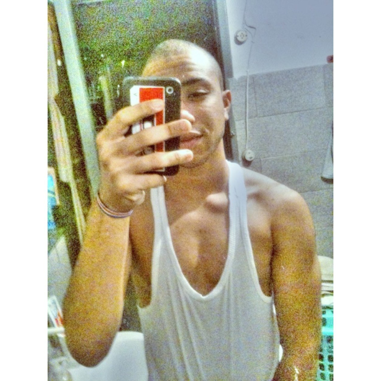 Um príncipe negro feito a pincel, é só melanina cheirando à paixão ♫