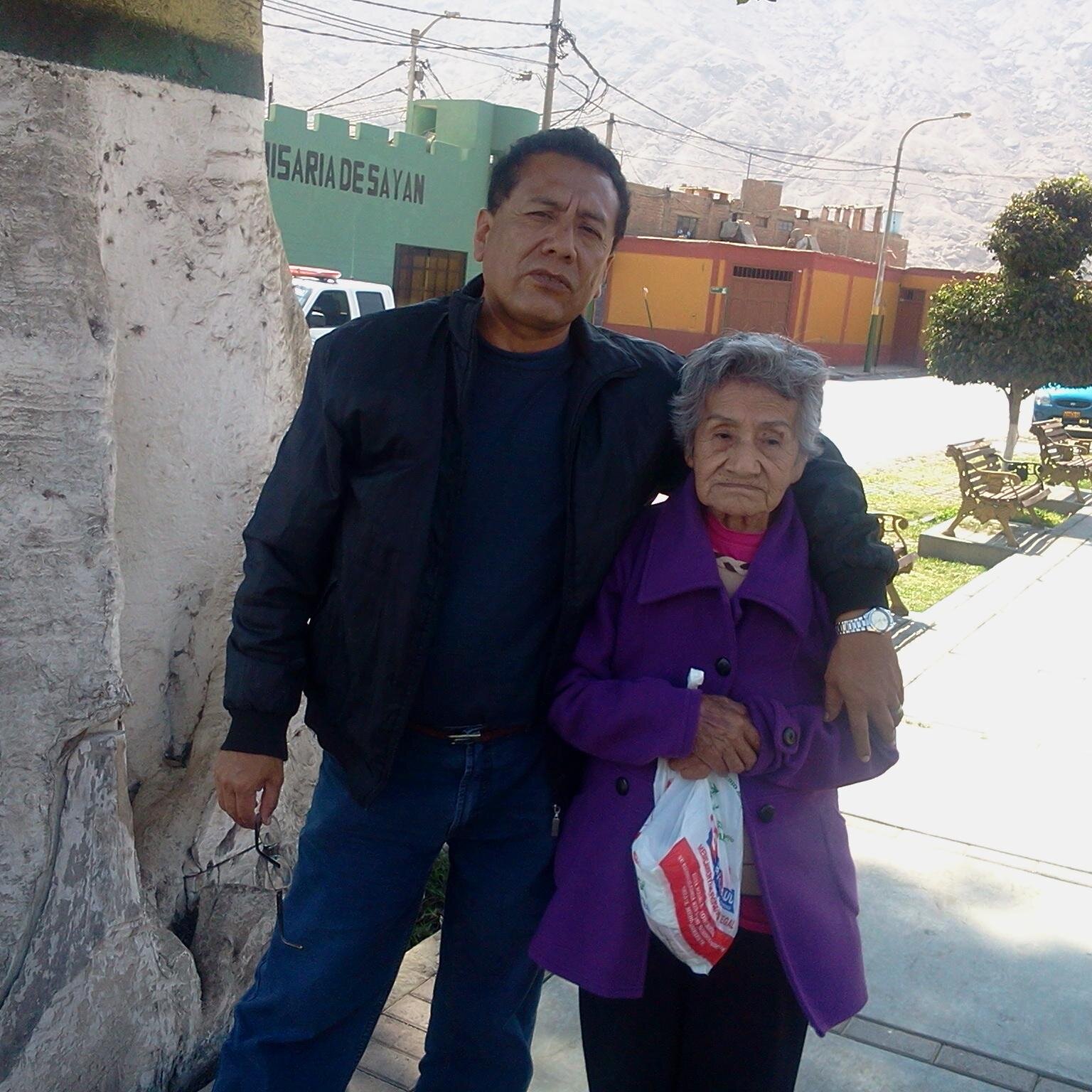 Nacido en Huacho, Lima, Perú, ingeniero pesquero de formación y docente universitario de profesión. Me interesa investigar las pesquerías de pequeña escala.