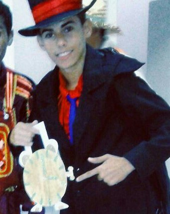 ''A arte da vida não é nascer com um dom , e sim com amor ''.