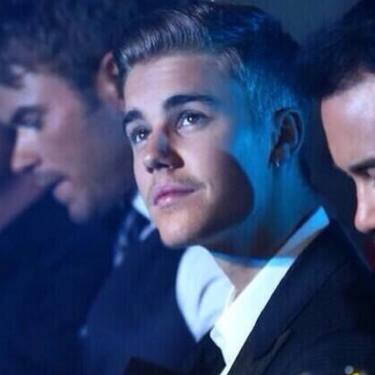 My love pours out to Justin who has been there for me through everything. I will forever be grateful. Justin is the strongest, most compassionate idol. ♛