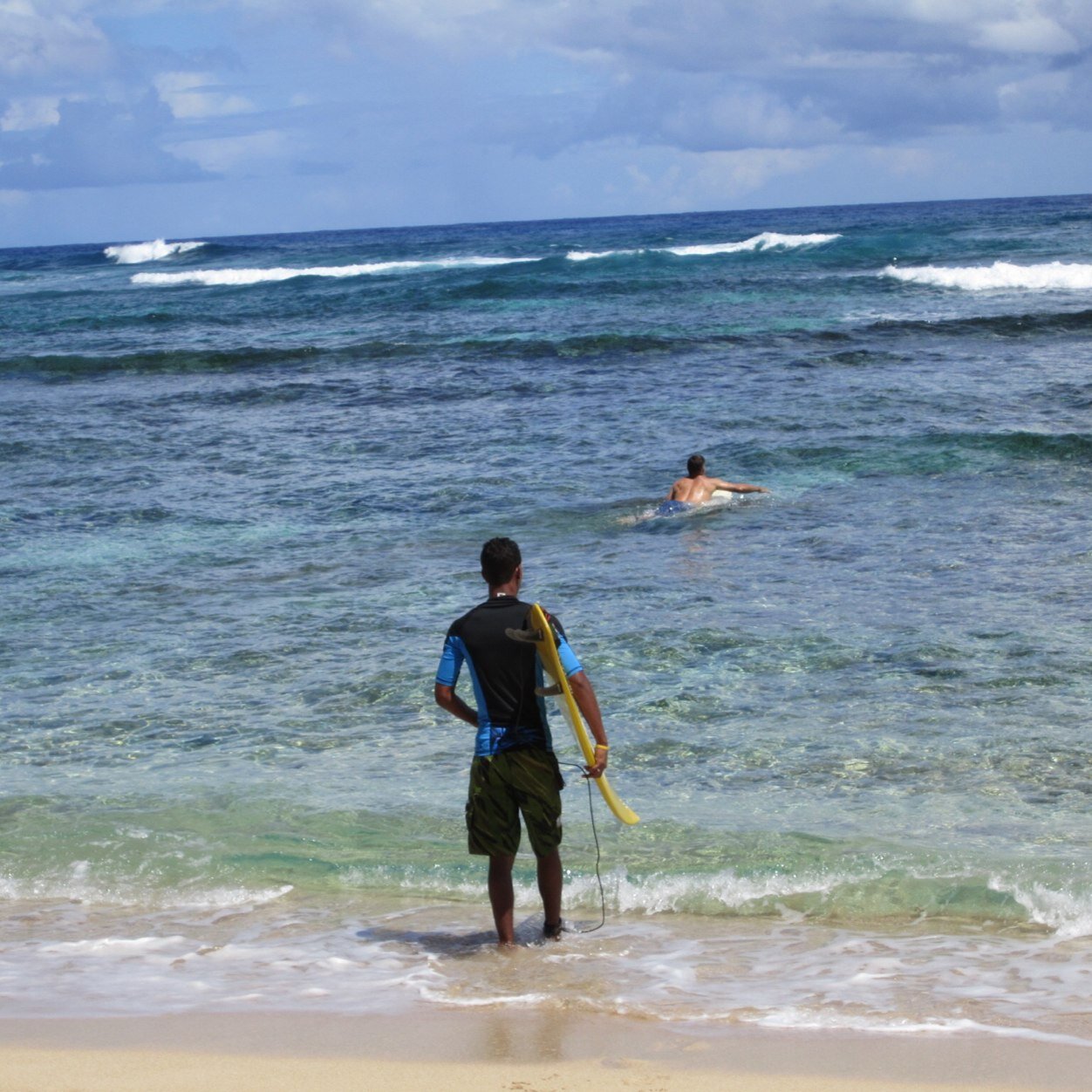 Estudiante de Ing Civil, surfer, seguidor de los deportes en general y amante full del mar;----Si la vida te trae olas dificiles Surfealas!