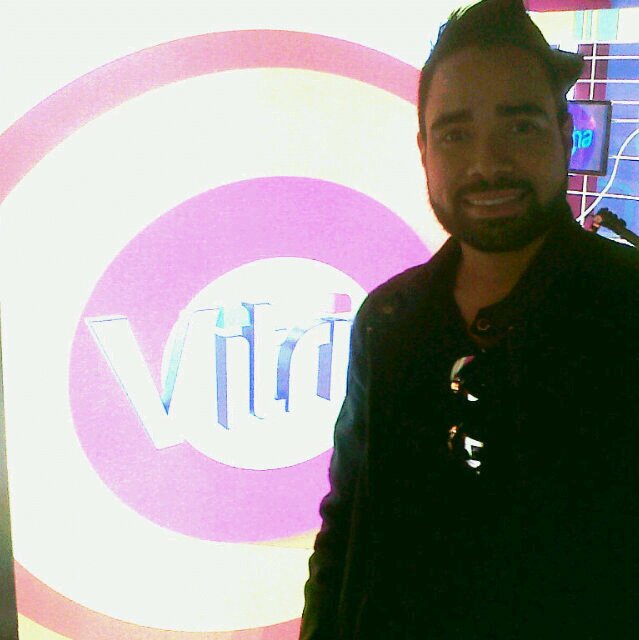 Cantante, creo en Dios sobre todas las cosas el es mi guía soy un instrumento de el. Participante  de la nueva sección de vitrina televen,escucha mi voz