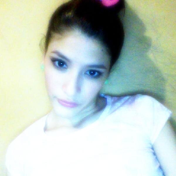 valeriren95's profile picture. follow me and follow back c: