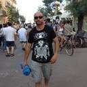 Uomo in cerca di sensazioni ,idee , progetti . 
Libri,musica,arte, viaggi, motociclette and vespe addict.Sommelier.
Italiano ®.
Cittadino del mondo, il mio! 😂