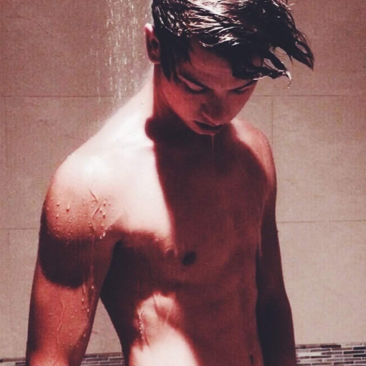 Please follow @princecaniff and @uniquegrier since she gave you this follow. (Ignore if you already follow.)