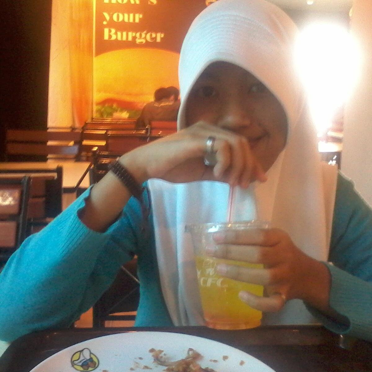 Waffaw10's profile picture. Welcome to my twitter. Follow me and mention if you want follback :)
Ordinary person