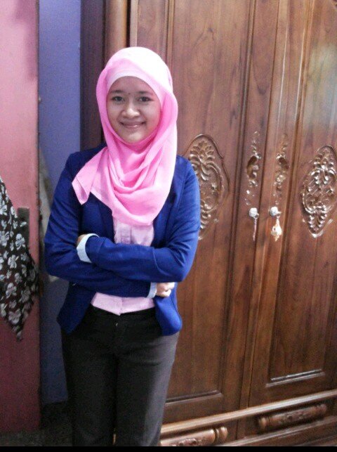 Ju_With's profile picture. Getaran, Udara, Air.,,Seperti burung kecil yang asik dengan dirinya sendiri,,