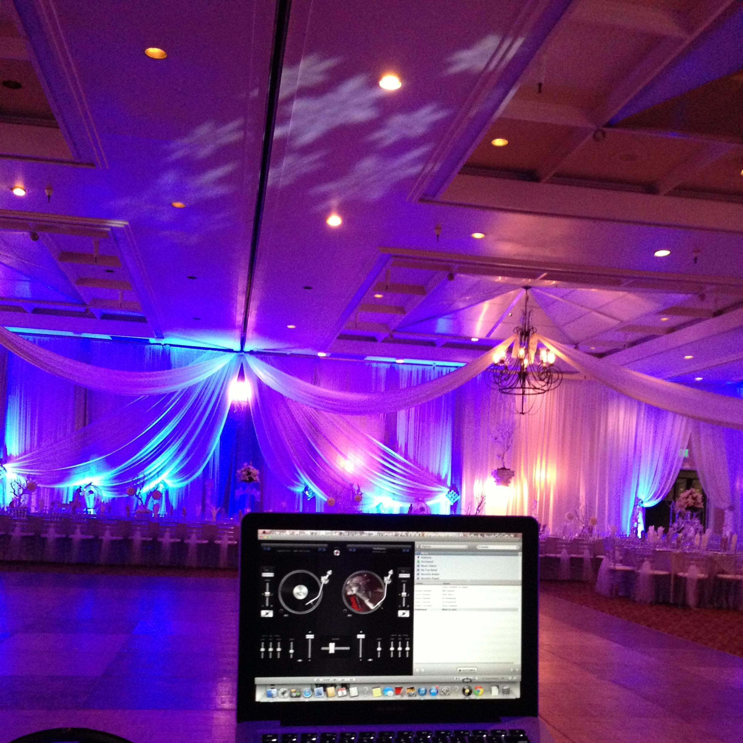 Bay Area Wedding DJ are true professionals.
We are one of the first established Online Bay Area Disc Jockeys companies in San Jose since 1988.