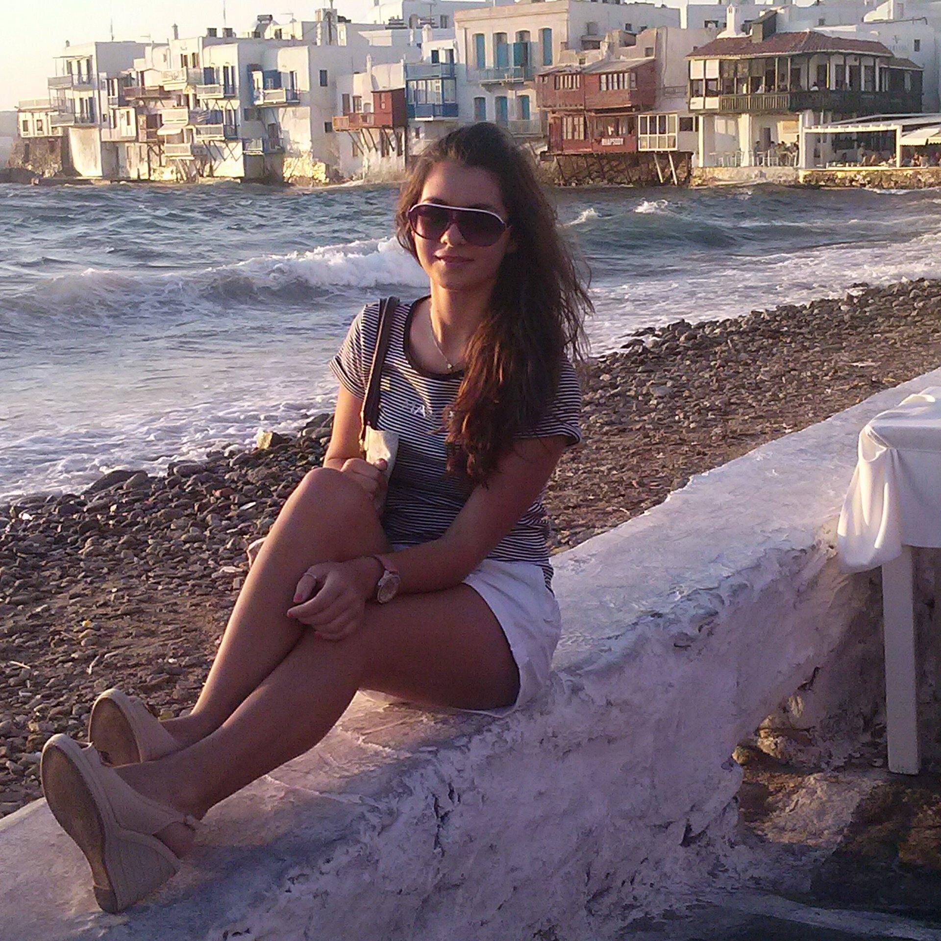I am a happy dreamer cause i believe in love.UNDERSTANDING LOVE IS ONE OF THE HARDEST THINGS IN WORLD!!!