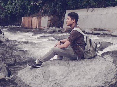 FebriUshalyH's profile picture. 