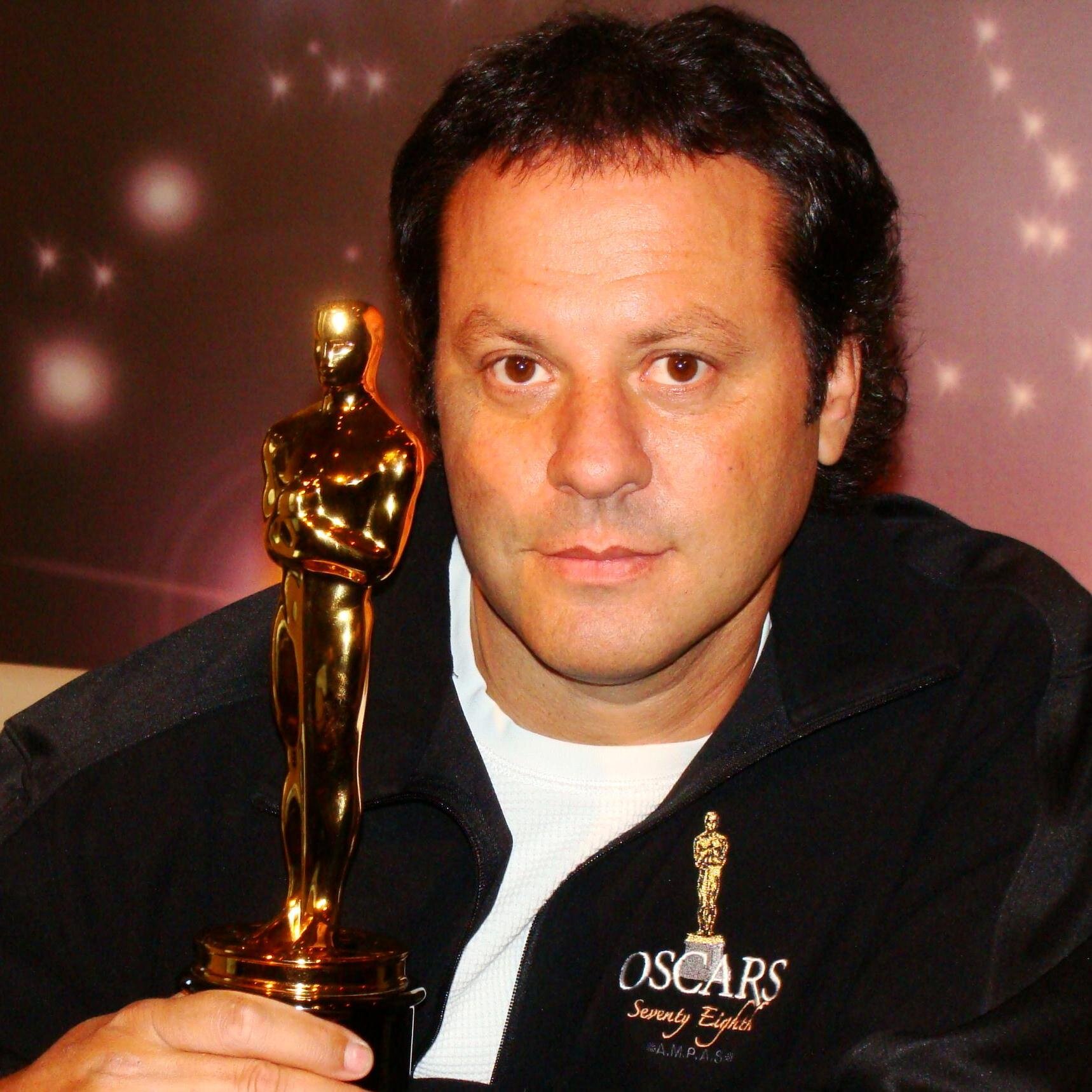 Hollywood Journalist/Celebrity Interviews/covering the 'Oscar' for more than 30 years as the Los Angeles Correspondent for the Hispanic world