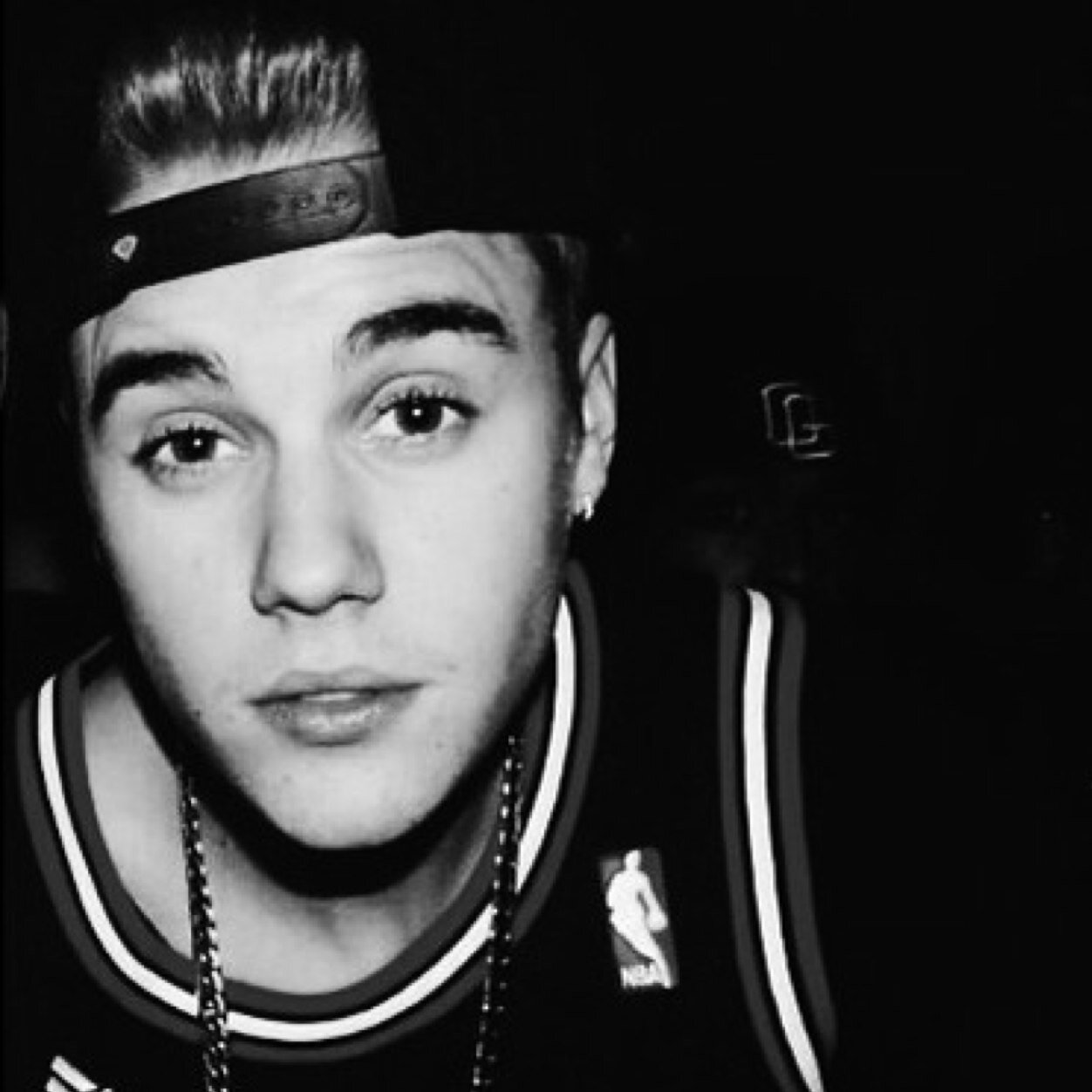 justin is the best idol in the world and u know that.