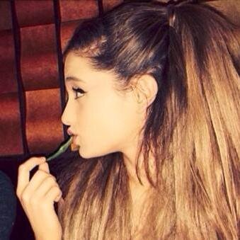 hi sweetie, I just gave you a free follow, please follow my acc @GoldenHeartAri back? thank you! love you xoxo