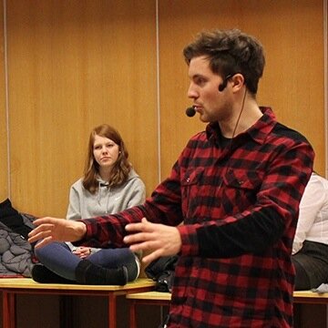 Varaordfører i Ås. Gruppeleder for MDG. Studerer master i by- og regionplanlegging ved NMBU.