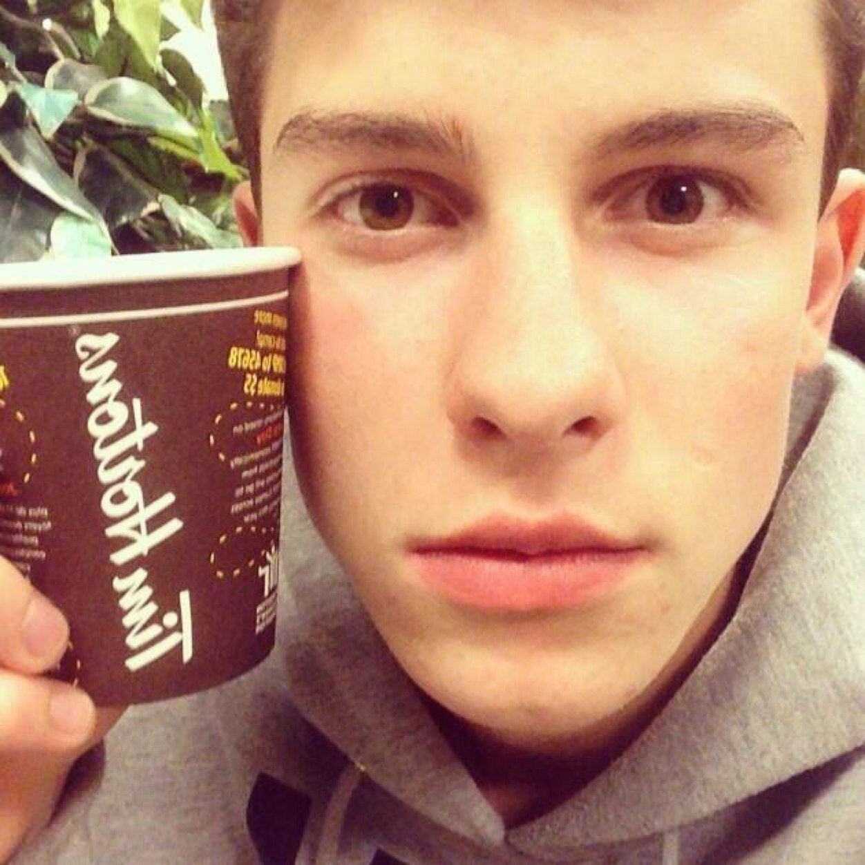 Follow @srslymendes for a dm to 3/12