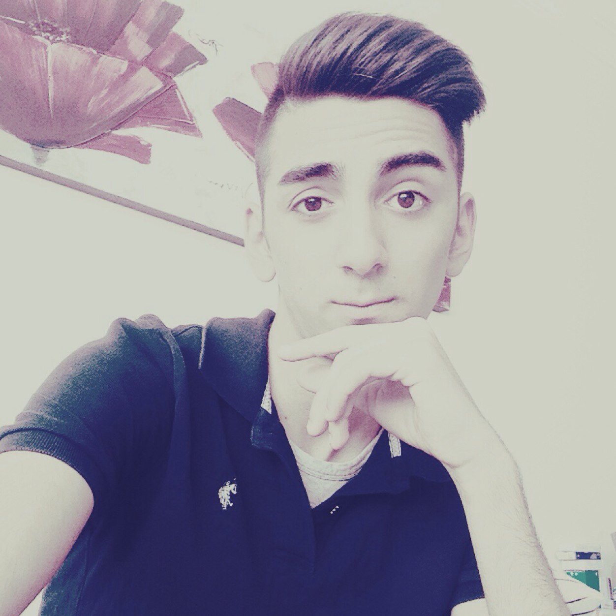 harundogukan's profile picture. Hayallerinin peşinden hırsınla ve inancınla gidersen ; Kazanan sen olursun .