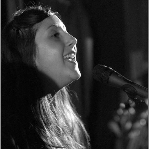 ElectricAcacia's profile picture. Etudiante en M2 Évènementiel, Médiation et Ingénierie de la Culture à Nice.     Licente et M1 Histoire de l'art à Aix.
Musicienne au sein de MimiBlues'n DaD !!