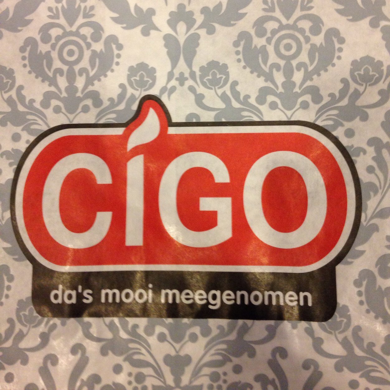Onze specialiteiten zijn feestartikelen en bedrukken van kleding en persoonlijke cadeaus. De basic o.a.: rookwaar, loterijen, leeswerk en wenskaarten.