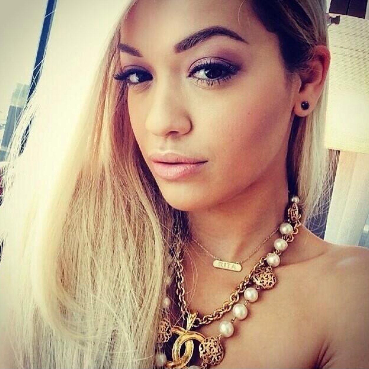 rita sahatçiu ora, 23, single. Josh.