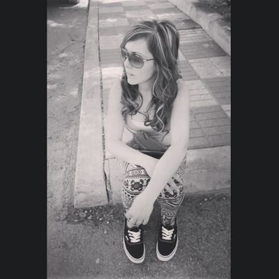 conserva lo que tienes,olvida lo que te duele,valora lo que posees y disfruta de los que te quieren :))