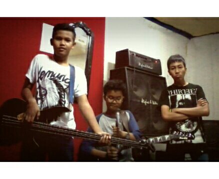 The Official Twitter of Pearlluster. @PranatanGilang @hediyraboy @khazzan_737. Booking Contact Person: 089677282731 / 085758472701