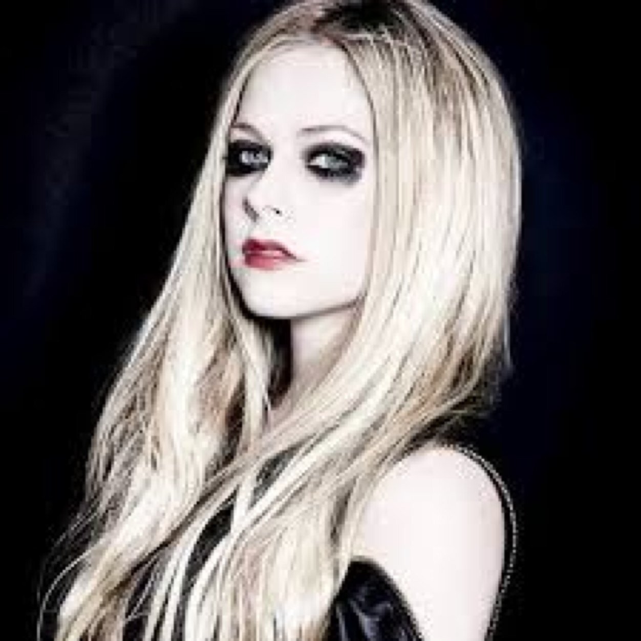 burhansonic's profile picture. AVRIL LAVIGNE