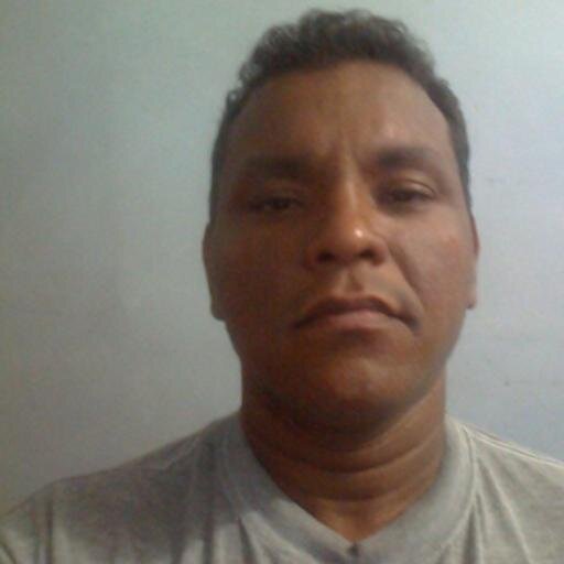 estudiante de ingenieria agronomica, me encanta la musica, el cine, los deportes y las mujeres latinas, son lo mas grande que hizo dios viva la mujer latina