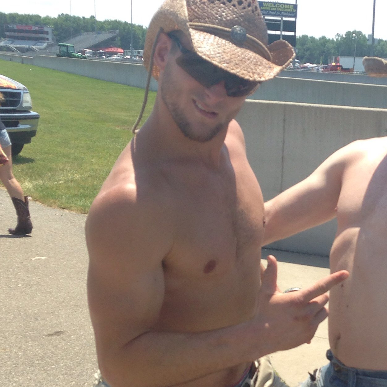 Davegiese1's profile picture. Firearm enthusiast, rugby player, Always up for a nice cold beer. More plates more dates.